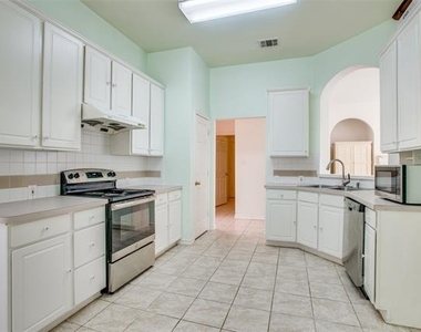 3021 Sawtooth Drive - Photo Thumbnail 7