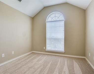3021 Sawtooth Drive - Photo Thumbnail 14
