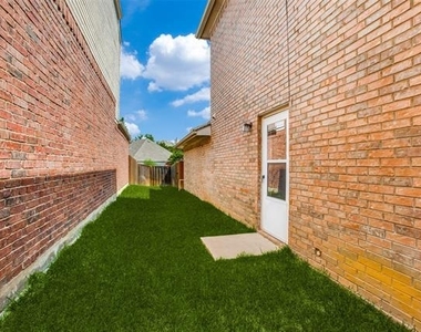 3021 Sawtooth Drive - Photo Thumbnail 18