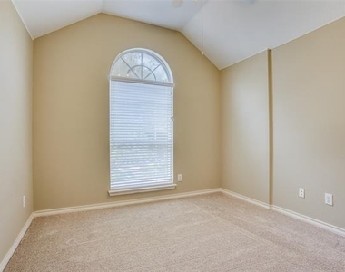 3021 Sawtooth Drive - Photo Thumbnail 12