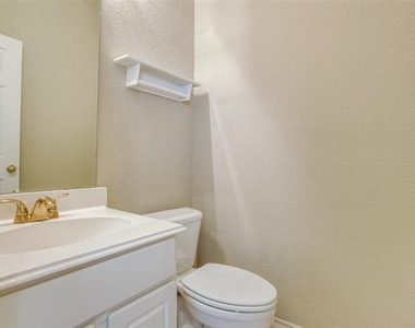 3021 Sawtooth Drive - Photo Thumbnail 8