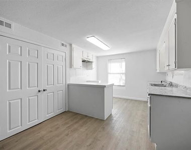 120 E Monterey Street - Photo Thumbnail 2