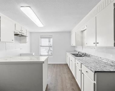 120 E Monterey Street - Photo Thumbnail 3