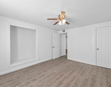 120 E Monterey Street - Photo Thumbnail 11