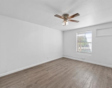 120 E Monterey Street - Photo Thumbnail 10
