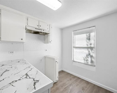 120 E Monterey Street - Photo Thumbnail 5