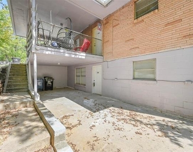 120 E Monterey Street - Photo Thumbnail 14