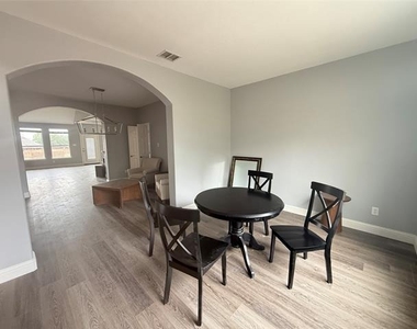 11021 Firefly Lane - Photo Thumbnail 4