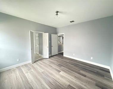 11021 Firefly Lane - Photo Thumbnail 6