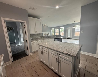 11021 Firefly Lane - Photo Thumbnail 12