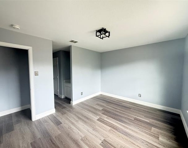 11021 Firefly Lane - Photo Thumbnail 14
