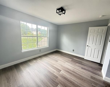 11021 Firefly Lane - Photo Thumbnail 13