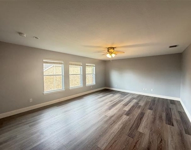 11021 Firefly Lane - Photo Thumbnail 16