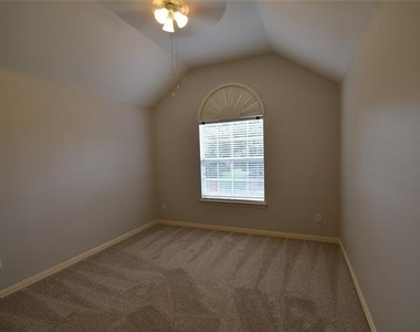7995 Quiet Meadow Lane - Photo Thumbnail 15