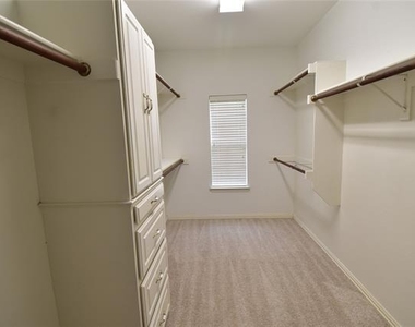 7995 Quiet Meadow Lane - Photo Thumbnail 12
