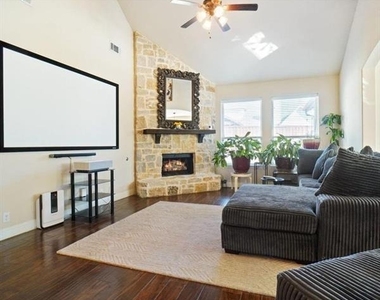 4308 Cherry Lane - Photo Thumbnail 3