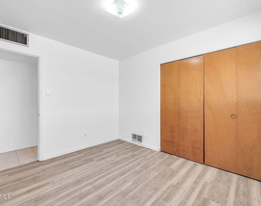 6420 E Windsor Avenue - Photo Thumbnail 21
