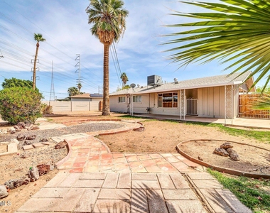 6420 E Windsor Avenue - Photo Thumbnail 3