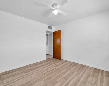 6420 E Windsor Avenue - Photo Thumbnail 18