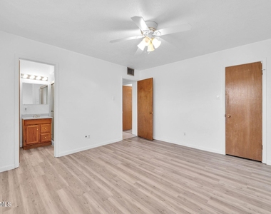 6420 E Windsor Avenue - Photo Thumbnail 15