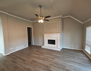 8504 Pebblebrook Drive - Photo Thumbnail 10