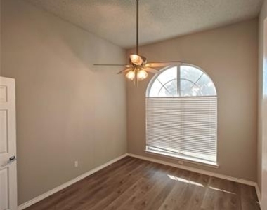 8504 Pebblebrook Drive - Photo Thumbnail 14