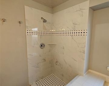 8504 Pebblebrook Drive - Photo Thumbnail 9