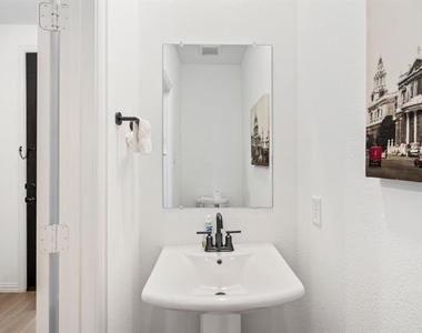 1308 Parkdale Street - Photo Thumbnail 16