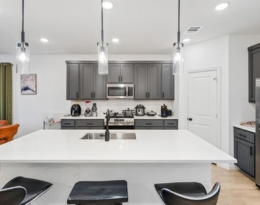 1308 Parkdale Street - Photo Thumbnail 5