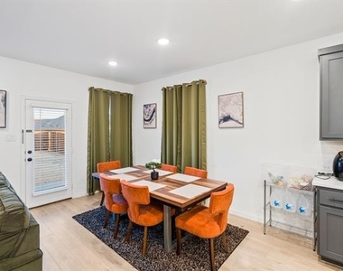 1308 Parkdale Street - Photo Thumbnail 9