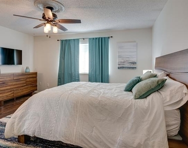 6713 Windwillow Drive - Photo Thumbnail 21