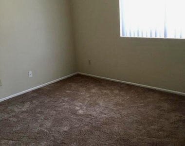5712 E Estrid Circle - Photo Thumbnail 9