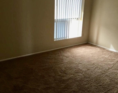 5712 E Estrid Circle - Photo Thumbnail 7