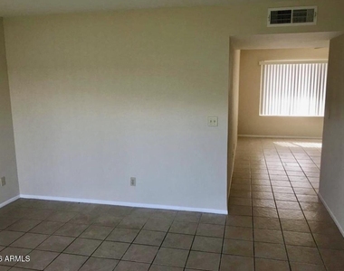 5712 E Estrid Circle - Photo Thumbnail 5