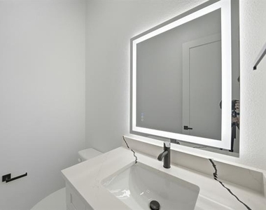 306 E 7th Street - Photo Thumbnail 19