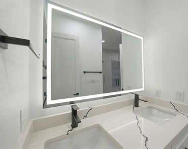306 E 7th Street - Photo Thumbnail 16