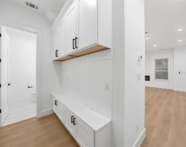 306 E 7th Street - Photo Thumbnail 21