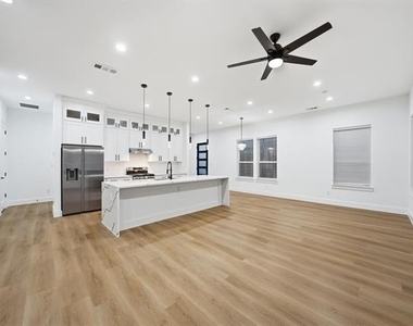 306 E 7th Street - Photo Thumbnail 9