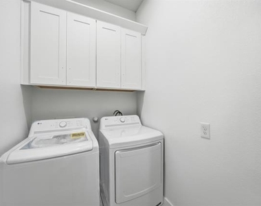 306 E 7th Street - Photo Thumbnail 20