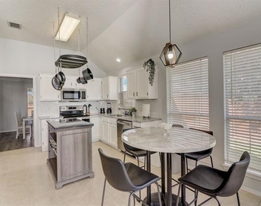 6302 Mount Vernon Drive - Photo Thumbnail 12
