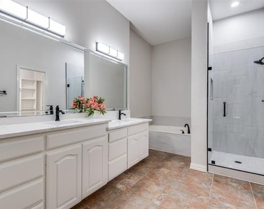 2917 Waterford Drive - Photo Thumbnail 9
