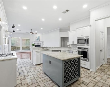 2917 Waterford Drive - Photo Thumbnail 6