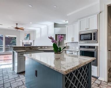 2917 Waterford Drive - Photo Thumbnail 11