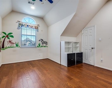 2917 Waterford Drive - Photo Thumbnail 13