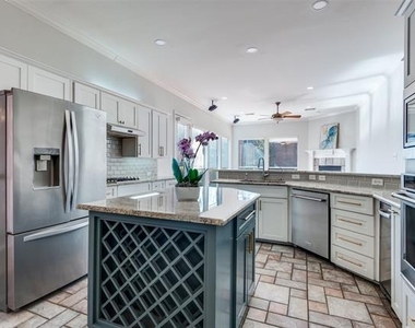 2917 Waterford Drive - Photo Thumbnail 10