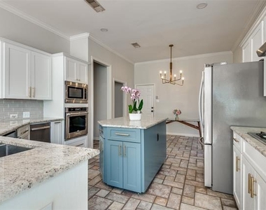 2917 Waterford Drive - Photo Thumbnail 12