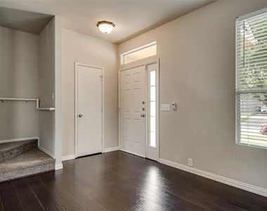 913 Greene Way - Photo Thumbnail 8