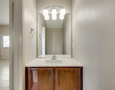 913 Greene Way - Photo Thumbnail 15
