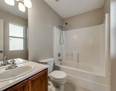 913 Greene Way - Photo Thumbnail 18