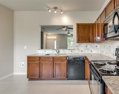 913 Greene Way - Photo Thumbnail 12